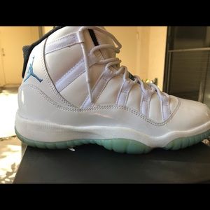 Air Jordan 11 White/Legend Blue -Black
